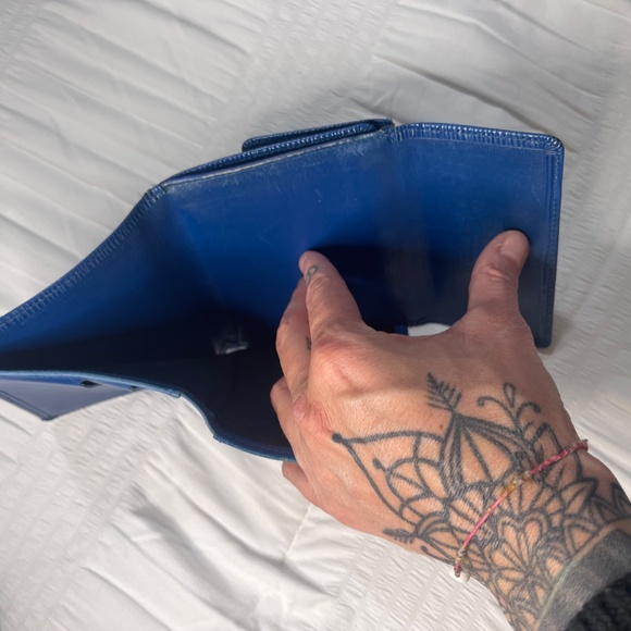 VINTAGE Authentic Epi Blue Luis Vuitton Wallet - Picture 9 of 14
